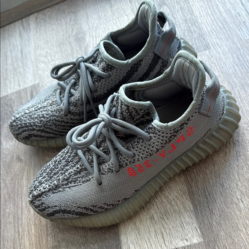 Yeezy Gray Sneakers with Boost Cushioning and Ribbed Midsole